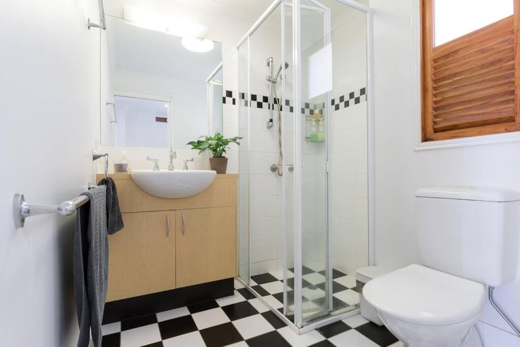 Cool Flat - 2 Bed & Office Apartment