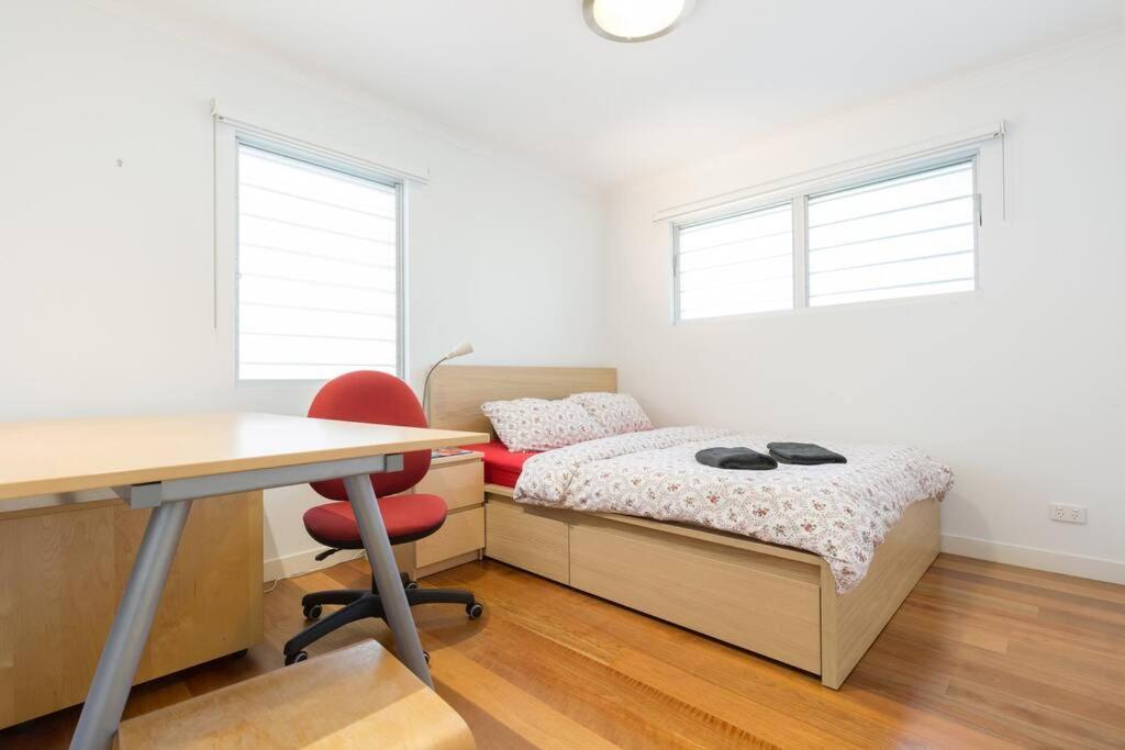 Cool Flat - 2 Bed & Office * Brisbane
